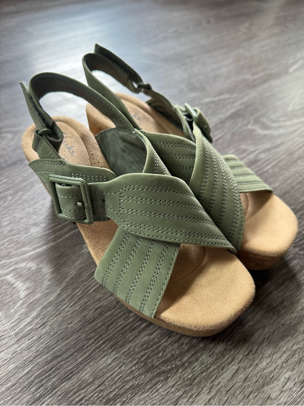 Clark’s Women's Nerisa West Wedge Sandals Sage Green size 6